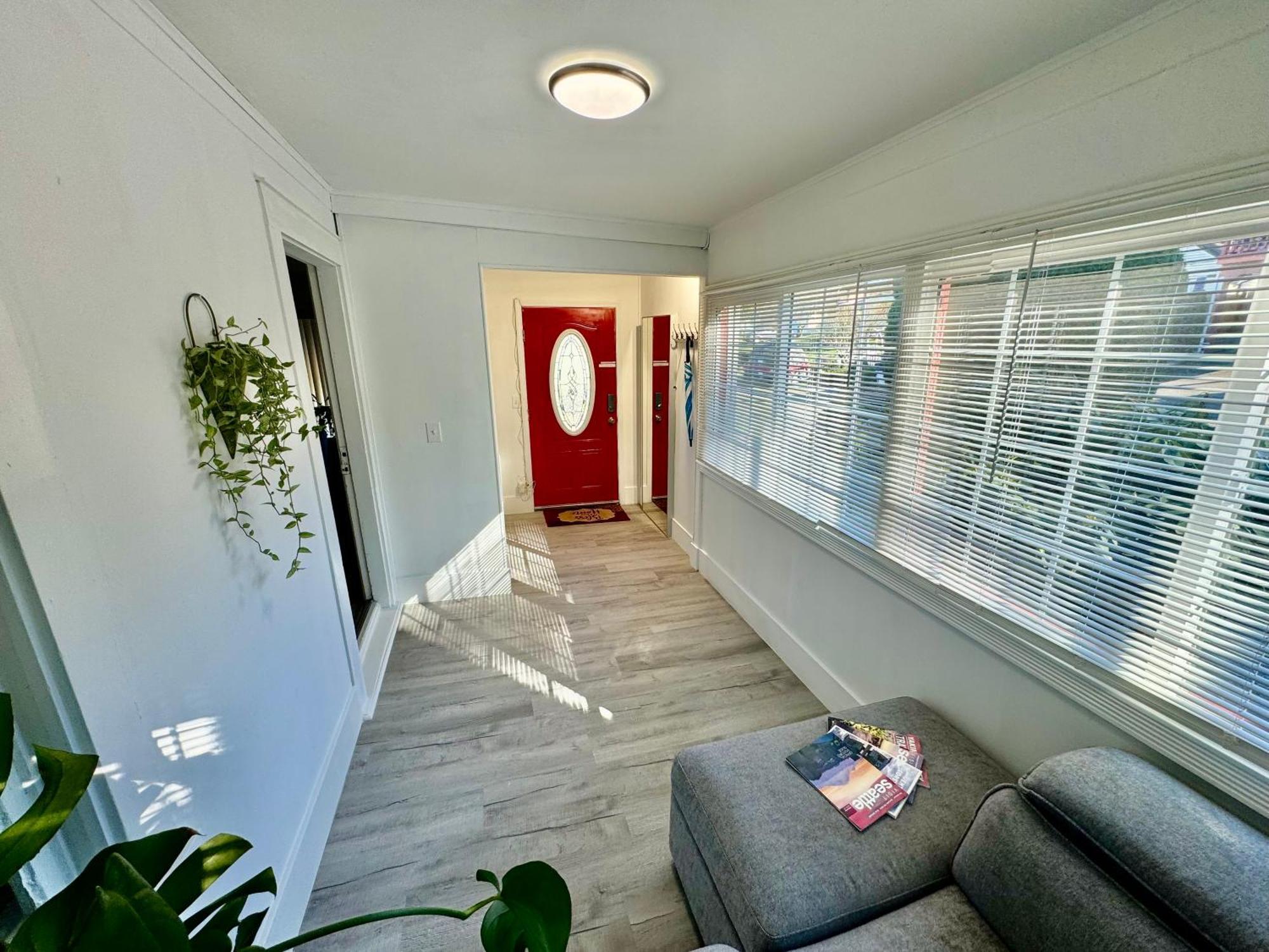 Seattle Home With 2 Bedrooms A King Bed Queen Bed And An Extra Sofa Bed Located 10 Minutes From Seatac Airport And 20 Minutes From Downtown Bagian luar foto