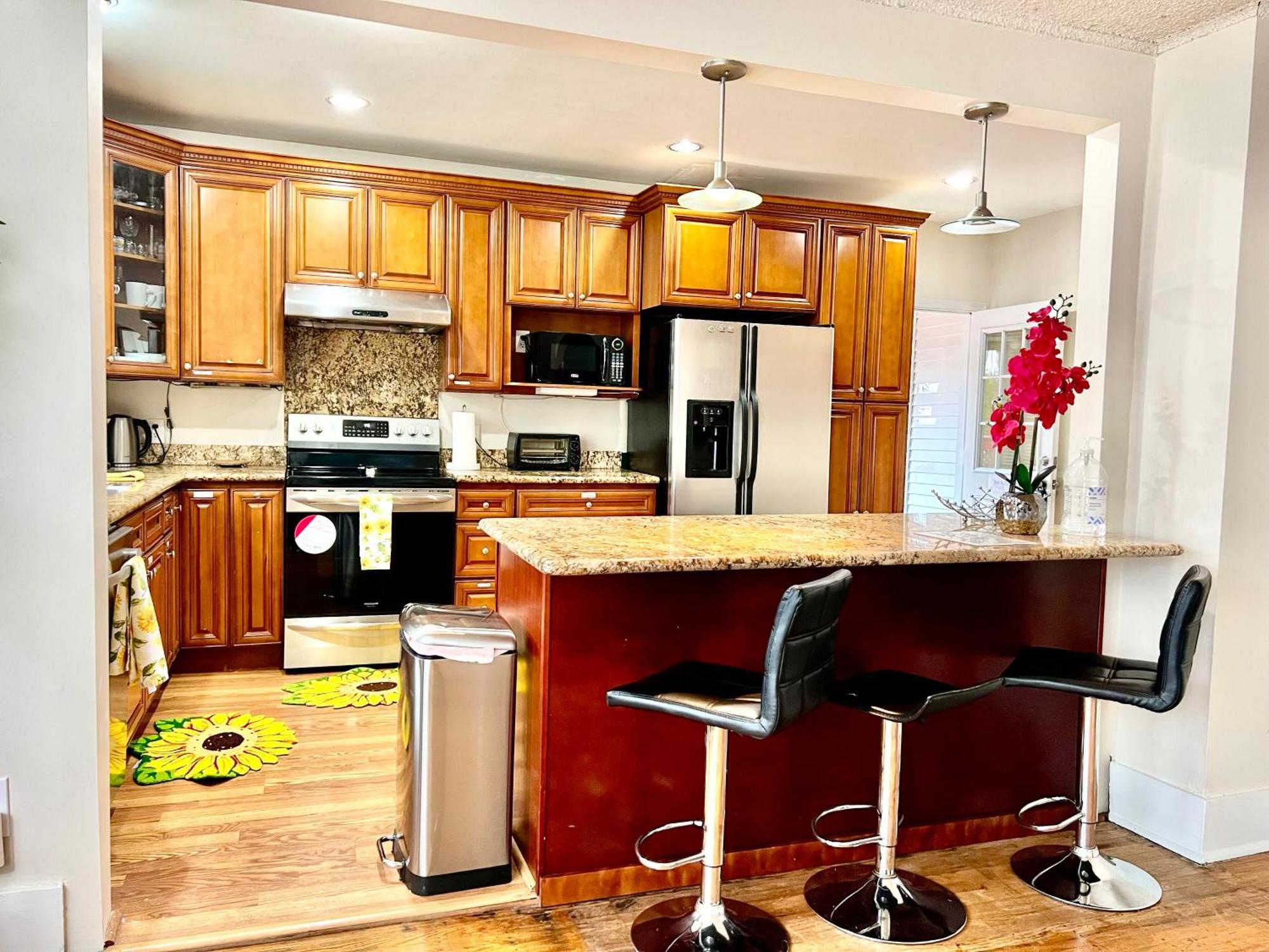 Seattle Home With 2 Bedrooms A King Bed Queen Bed And An Extra Sofa Bed Located 10 Minutes From Seatac Airport And 20 Minutes From Downtown Bagian luar foto