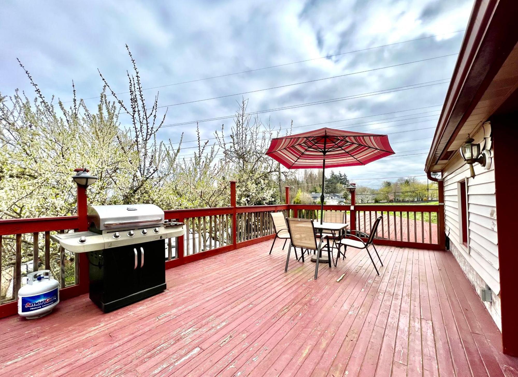 Seattle Home With 2 Bedrooms A King Bed Queen Bed And An Extra Sofa Bed Located 10 Minutes From Seatac Airport And 20 Minutes From Downtown Bagian luar foto