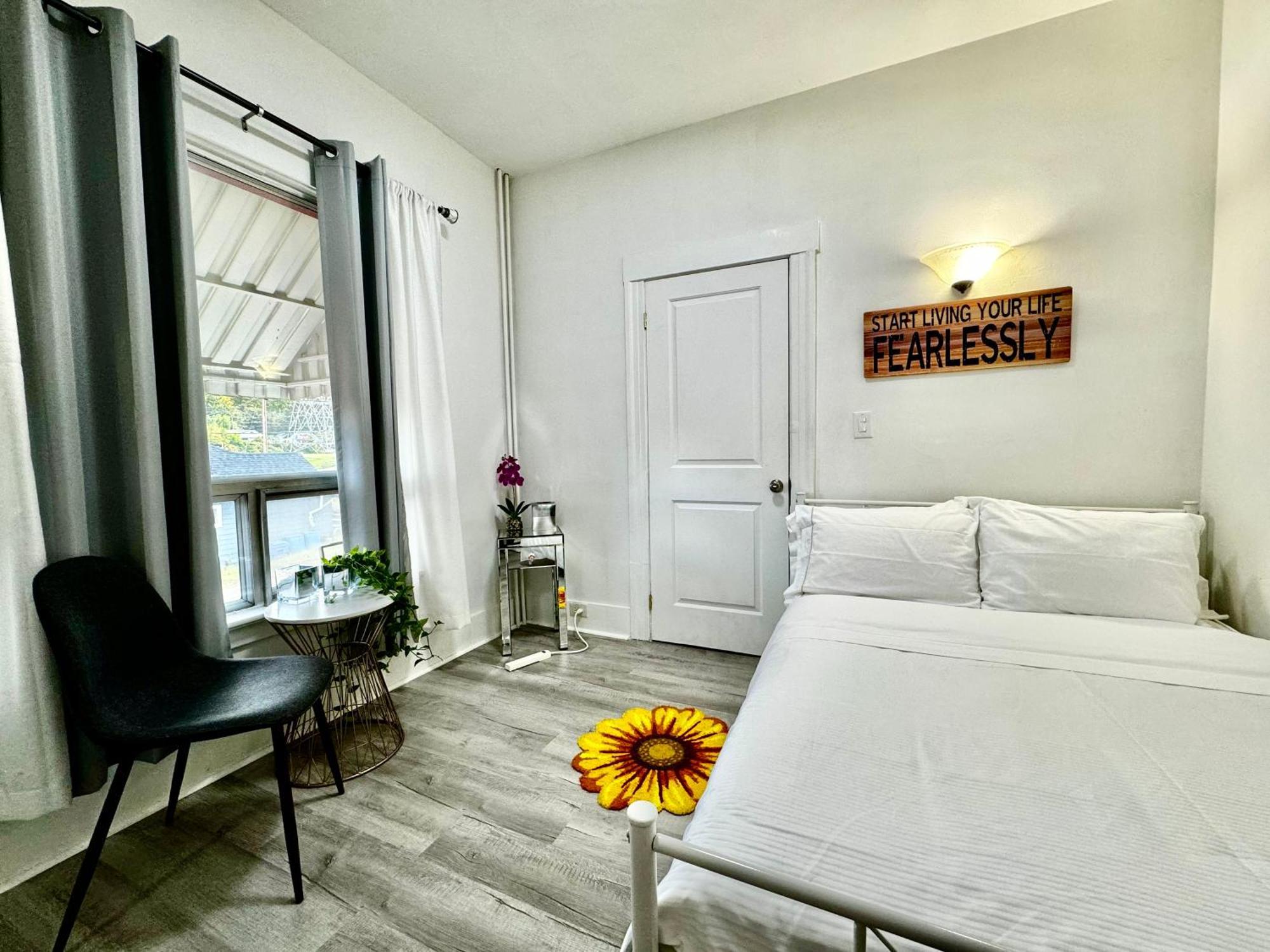 Seattle Home With 2 Bedrooms A King Bed Queen Bed And An Extra Sofa Bed Located 10 Minutes From Seatac Airport And 20 Minutes From Downtown Bagian luar foto