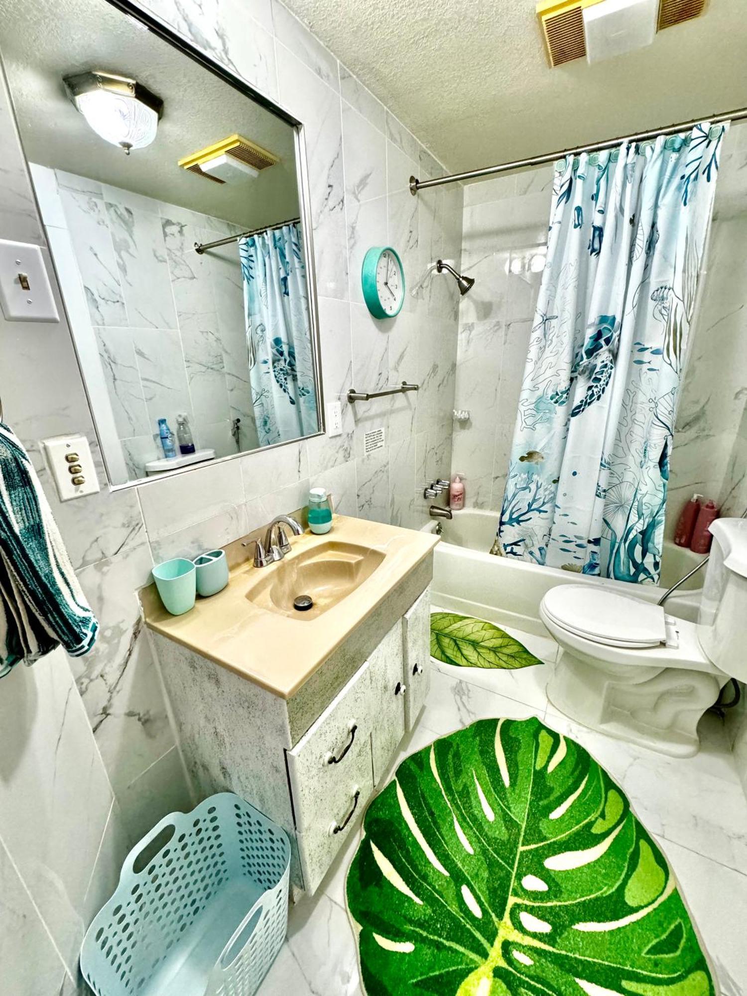Seattle Home With 2 Bedrooms A King Bed Queen Bed And An Extra Sofa Bed Located 10 Minutes From Seatac Airport And 20 Minutes From Downtown Bagian luar foto