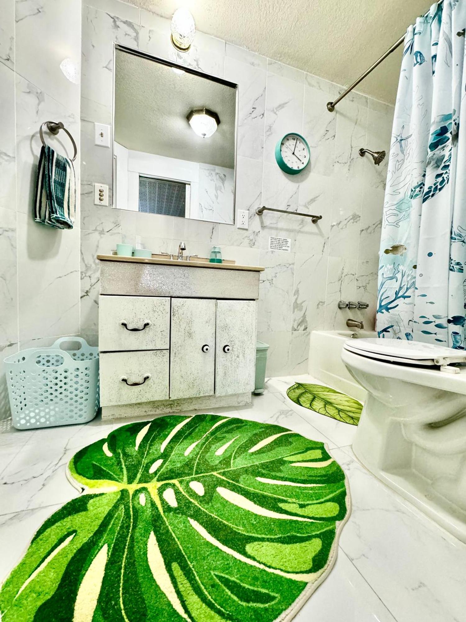 Seattle Home With 2 Bedrooms A King Bed Queen Bed And An Extra Sofa Bed Located 10 Minutes From Seatac Airport And 20 Minutes From Downtown Bagian luar foto