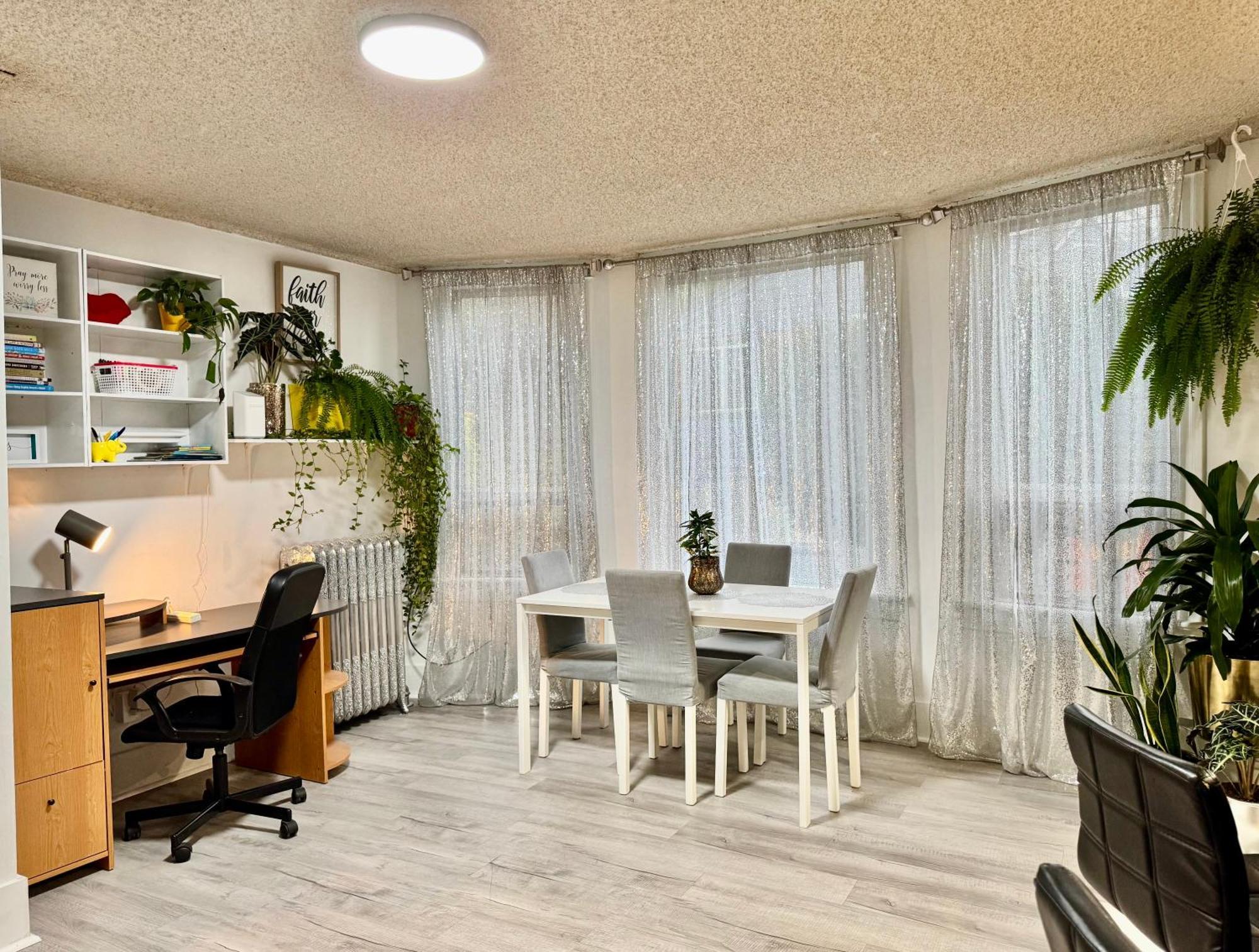 Seattle Home With 2 Bedrooms A King Bed Queen Bed And An Extra Sofa Bed Located 10 Minutes From Seatac Airport And 20 Minutes From Downtown Bagian luar foto