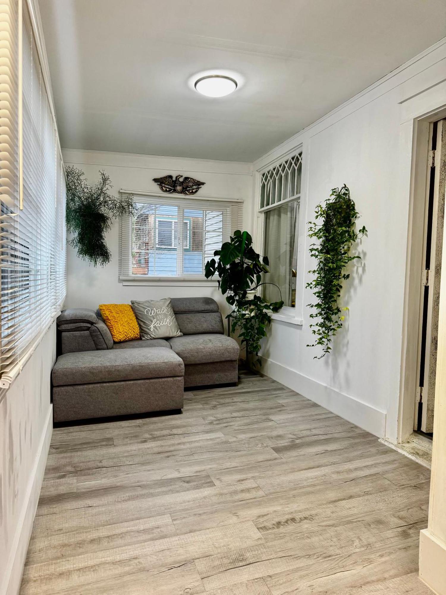 Seattle Home With 2 Bedrooms A King Bed Queen Bed And An Extra Sofa Bed Located 10 Minutes From Seatac Airport And 20 Minutes From Downtown Bagian luar foto
