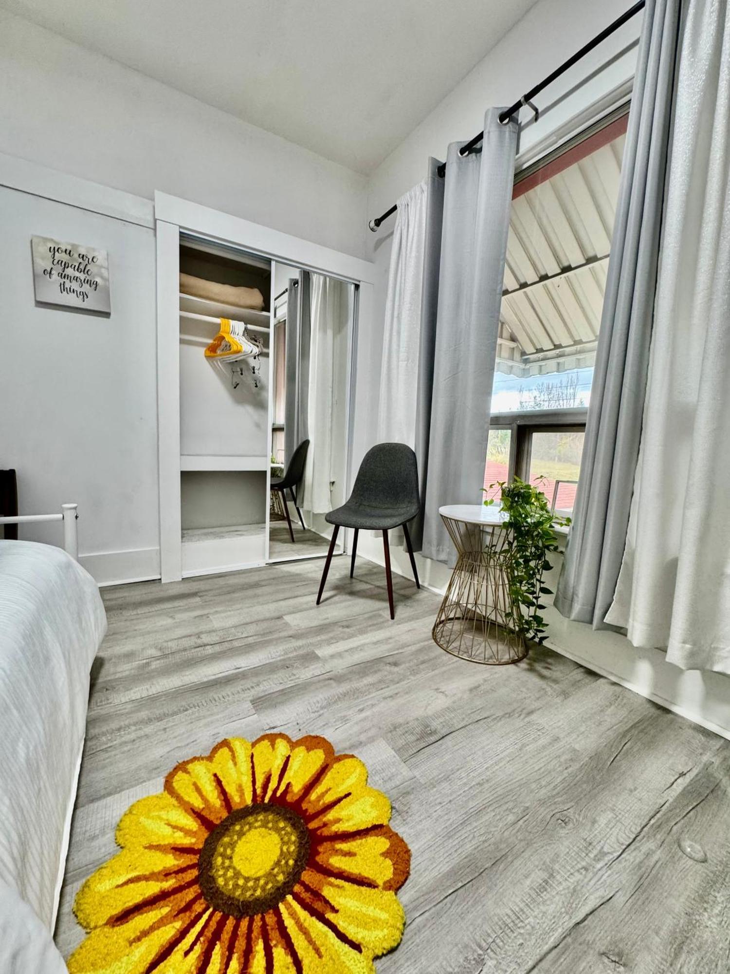 Seattle Home With 2 Bedrooms A King Bed Queen Bed And An Extra Sofa Bed Located 10 Minutes From Seatac Airport And 20 Minutes From Downtown Bagian luar foto