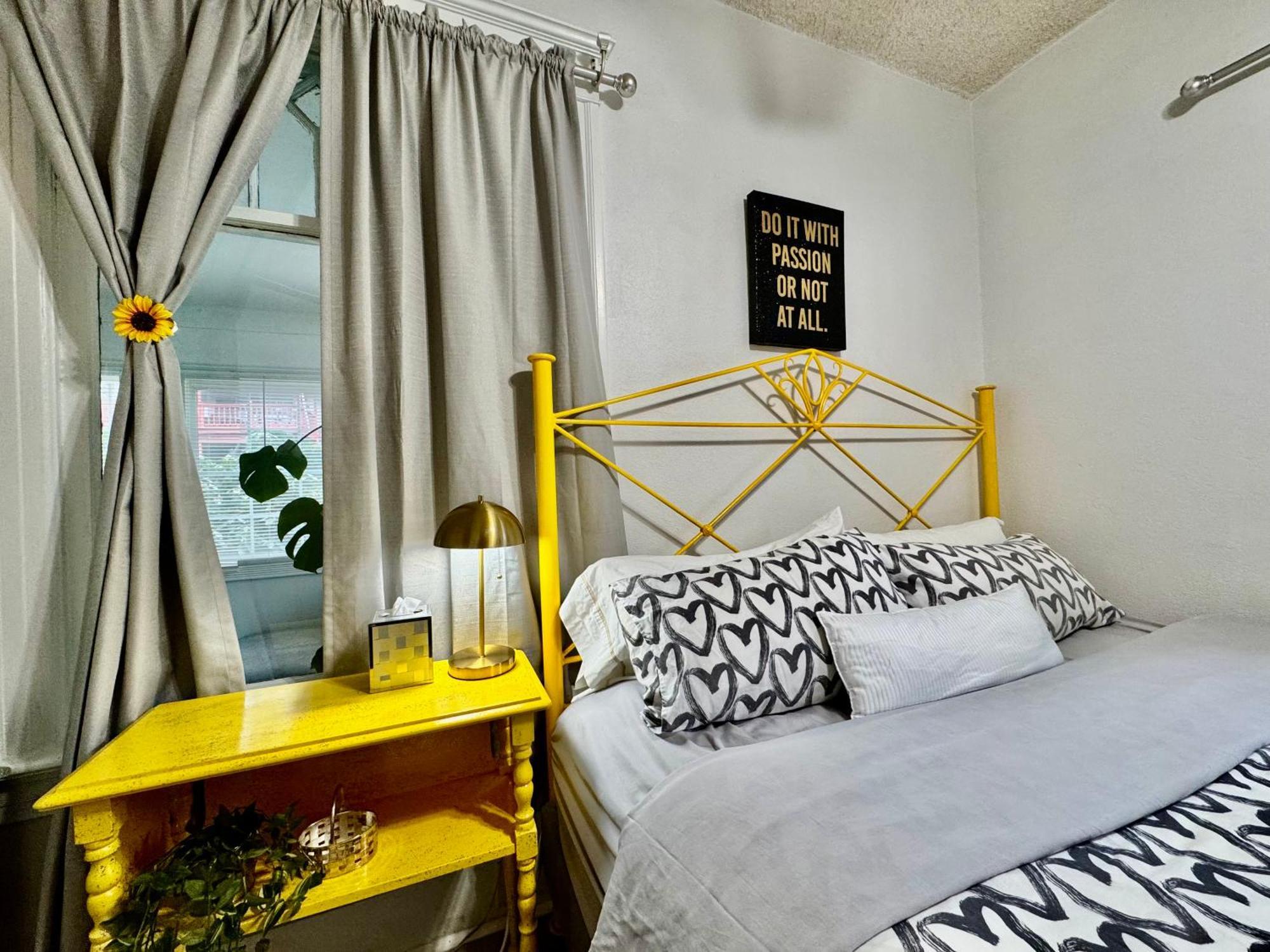 Seattle Home With 2 Bedrooms A King Bed Queen Bed And An Extra Sofa Bed Located 10 Minutes From Seatac Airport And 20 Minutes From Downtown Bagian luar foto