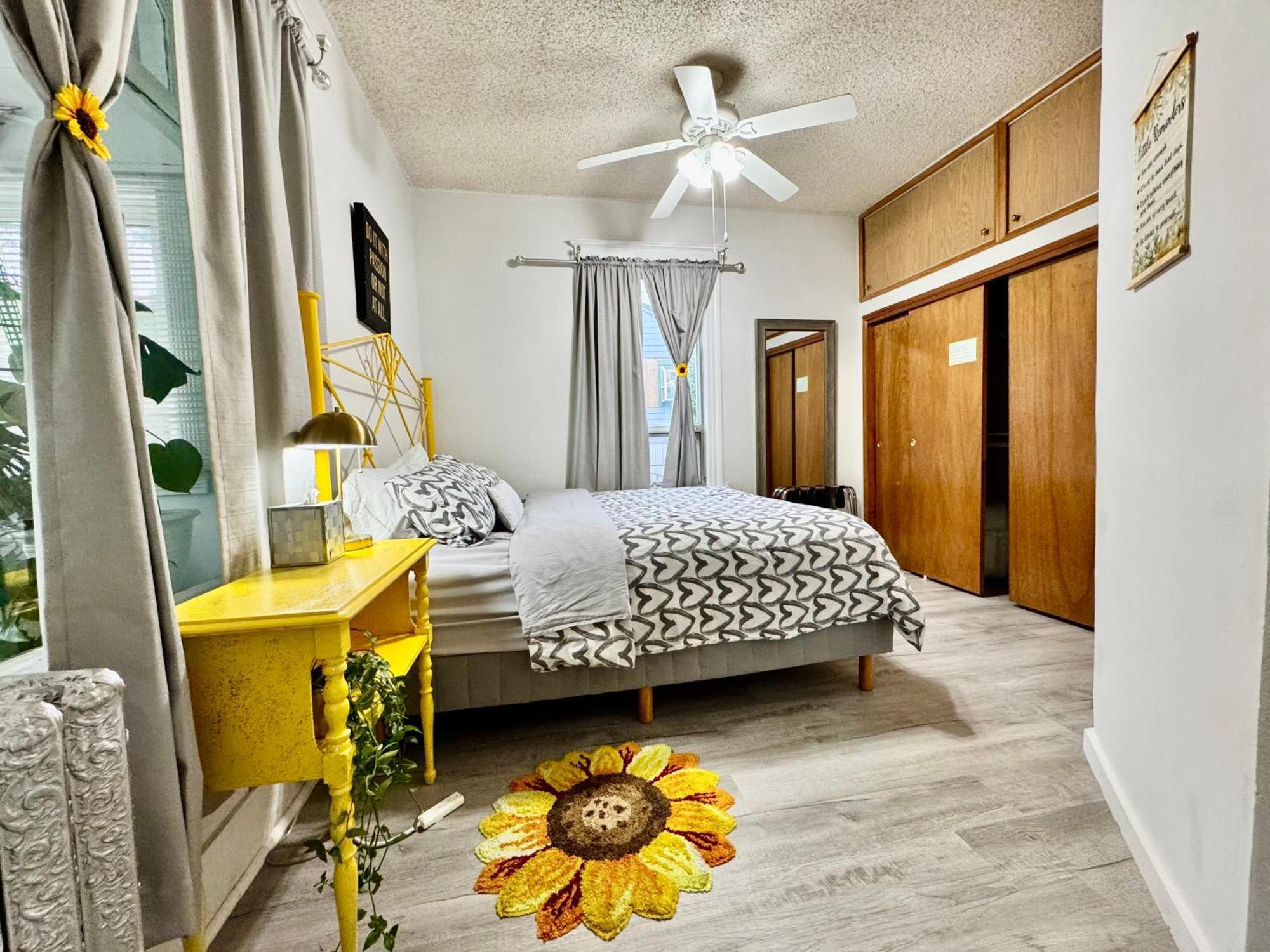 Seattle Home With 2 Bedrooms A King Bed Queen Bed And An Extra Sofa Bed Located 10 Minutes From Seatac Airport And 20 Minutes From Downtown Bagian luar foto