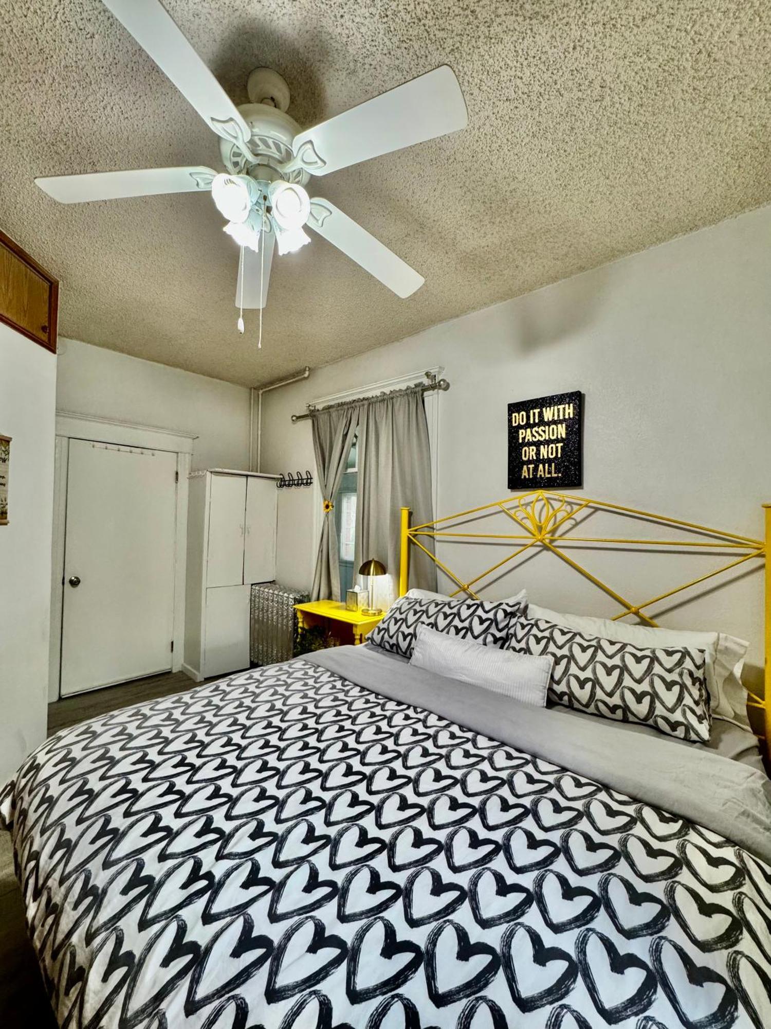 Seattle Home With 2 Bedrooms A King Bed Queen Bed And An Extra Sofa Bed Located 10 Minutes From Seatac Airport And 20 Minutes From Downtown Bagian luar foto